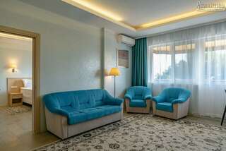 Гостиница Атлантида Ялта Люкс с видом на море-1